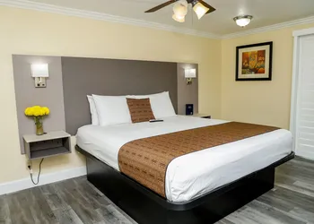 Silver Surf Motel hotel thumbnail 4