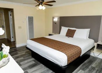 Silver Surf Motel hotel thumbnail 5