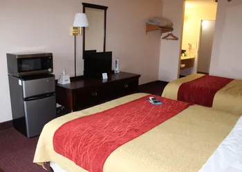 Super 8 by Wyndham Chenoa hotel thumbnail 2