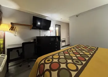 Super 8 by Wyndham Chenoa hotel thumbnail 5