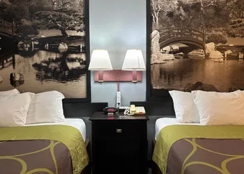Super 8 by Wyndham Chenoa hotel thumbnail 8