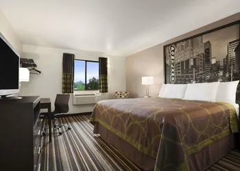 Super 8 by Wyndham Portland Airport hotel thumbnail 5