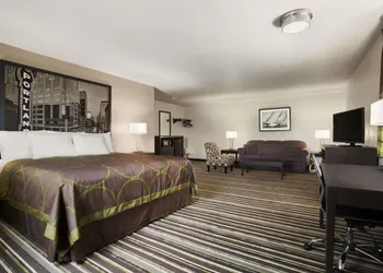 Super 8 by Wyndham Portland Airport hotel thumbnail 8