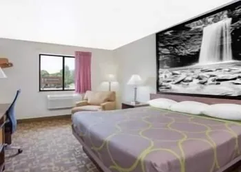 Super 8 by Wyndham Appomattox VA hotel thumbnail 2