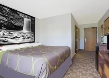 Super 8 by Wyndham Appomattox VA hotel thumbnail 3