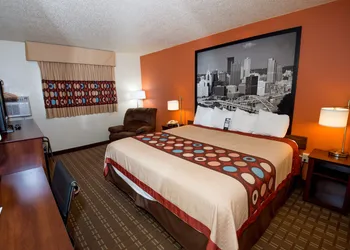 Super 8 by Wyndham Altoona hotel thumbnail 6