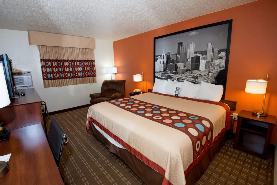 Super 8 by Wyndham Altoona hotel detail image 6