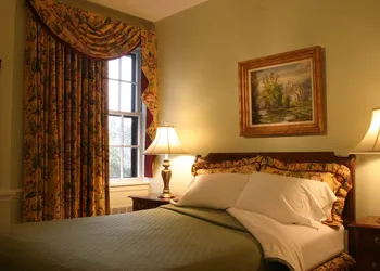 Geneva On The Lake hotel thumbnail 3
