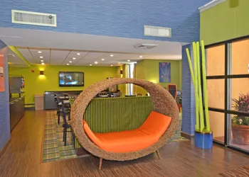 Comfort Inn & Suites Lantana - West Palm Beach South hotel thumbnail 5