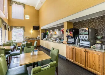 Quality Inn Rolla hotel thumbnail 4