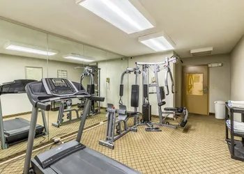 Quality Inn Rolla hotel thumbnail 5