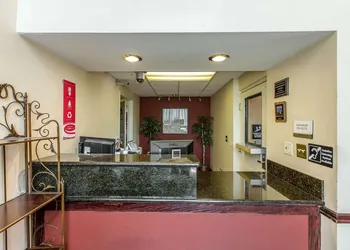 Econo Lodge Inn & Suites Riverside - Corona hotel thumbnail 2