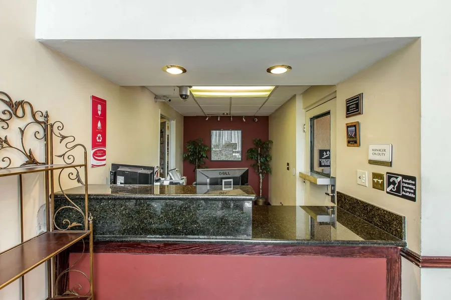Econo Lodge Inn & Suites Riverside - Corona hotel detail image 2
