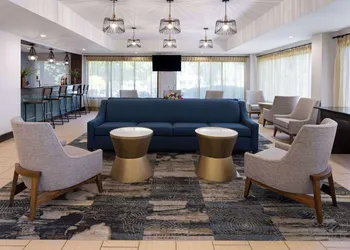 La Quinta Inn & Suites by Wyndham LaGrange / I-85 hotel thumbnail 5