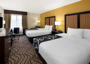 La Quinta Inn & Suites by Wyndham LaGrange / I-85 hotel thumbnail 6