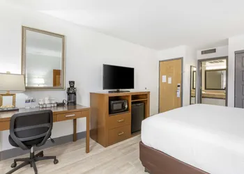 Best Western Plus El Paso Airport Hotel & Conference Center hotel thumbnail 7