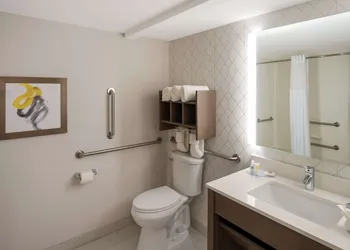 Comfort Inn & Suites Fishers - Indianapolis hotel thumbnail 8