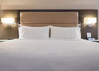 Holiday Inn & Suites Vancouver Downtown by IHG hotel thumbnail 7