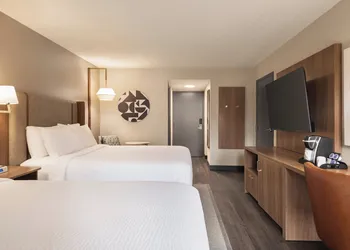 Holiday Inn & Suites Vancouver Downtown by IHG hotel thumbnail 8