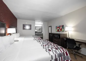 Red Roof Inn West Point hotel thumbnail 8