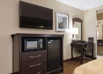 Quality Inn Magnolia hotel thumbnail 6