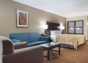 Quality Inn Magnolia hotel thumbnail 7