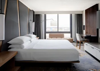 Houston Marriott South at Hobby Airport hotel thumbnail 7