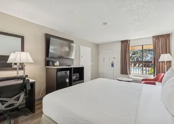 Ramada by Wyndham Temple Terrace/Tampa North hotel thumbnail 8