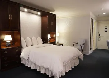 Simsbury Inn hotel thumbnail 7