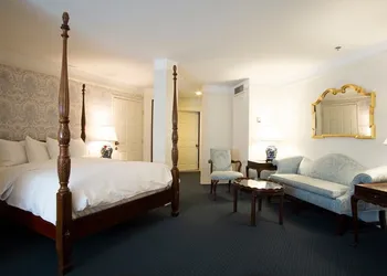 Simsbury Inn hotel thumbnail 8