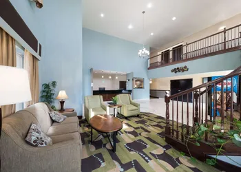 Quality Inn & Suites Terrell hotel thumbnail 4