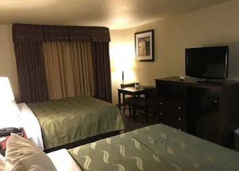 Quality Inn & Suites Terrell hotel thumbnail 8