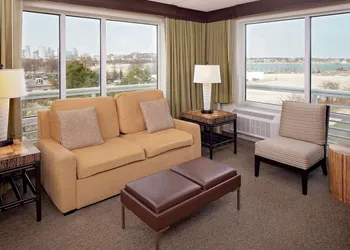 DoubleTree by Hilton Hotel Boston Bayside hotel thumbnail 6