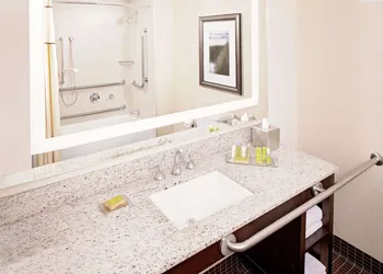 DoubleTree by Hilton Hotel Boston Bayside hotel thumbnail 7