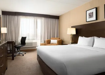 DoubleTree by Hilton Hotel Boston Bayside hotel thumbnail 8