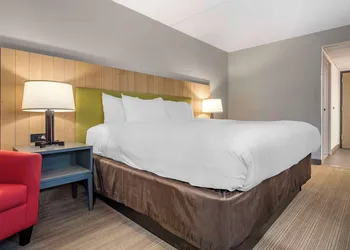 Comfort Inn & Suites Liverpool - Syracuse North hotel thumbnail 6