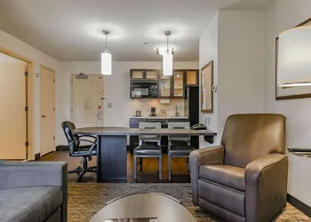Sonesta Simply Suites Chicago O'Hare Airport hotel thumbnail 3