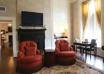 The Martha Washington Inn And Spa hotel thumbnail 2