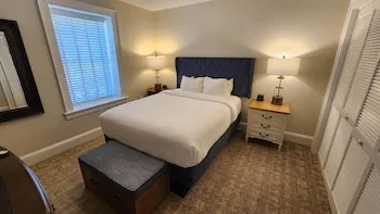 Hilton Vacation Club Lodge Alley Inn Charleston hotel thumbnail 7