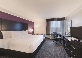 La Quinta Inn & Suites by Wyndham Austin Round Rock hotel thumbnail 8