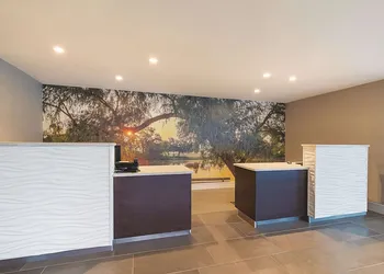 La Quinta Inn & Suites by Wyndham Austin Round Rock hotel thumbnail 3