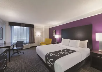 La Quinta Inn & Suites by Wyndham Austin Round Rock hotel thumbnail 4