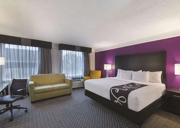 La Quinta Inn & Suites by Wyndham Austin Round Rock hotel thumbnail 6
