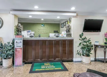 Quality Inn & Suites hotel thumbnail 2