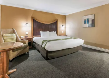 Quality Inn & Suites hotel thumbnail 6