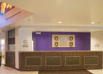 Comfort Suites Maingate East hotel thumbnail 2