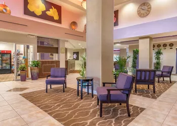Comfort Suites Maingate East hotel thumbnail 4