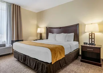 Comfort Suites Maingate East hotel thumbnail 6