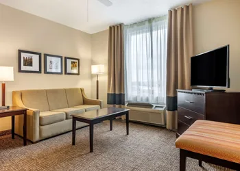 Comfort Suites Maingate East hotel thumbnail 8