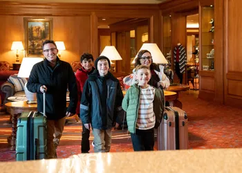 Little America Cheyenne hotel thumbnail 2